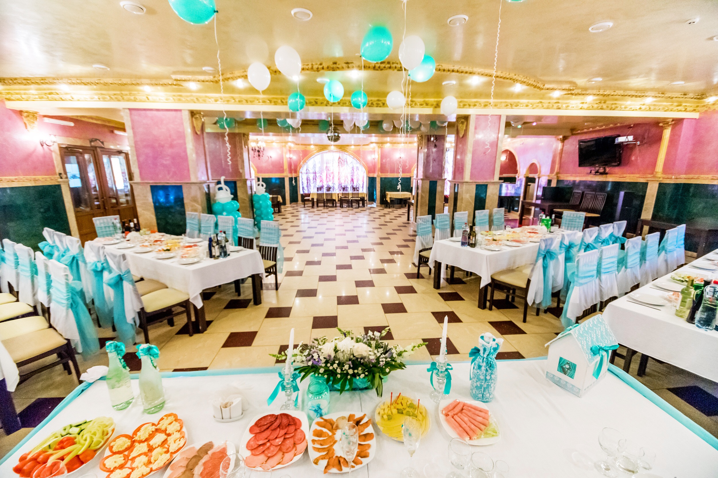 фото зала для мероприятия Банкетные залы Ресторан парк- отеля "Ноев Ковчег" на 2 мест Краснодара